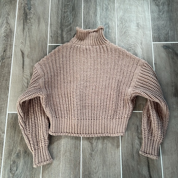 Cropped Sweater - Picture 4 of 4